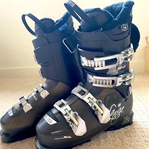 Lange Women’s Ski Boots